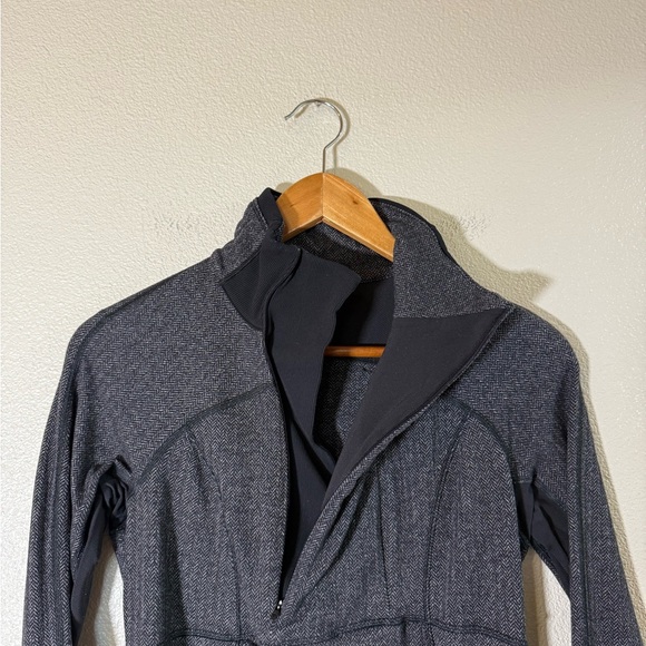 Lululemon Base Runner 1/2 Zip size 6 - Picture 8 of 11